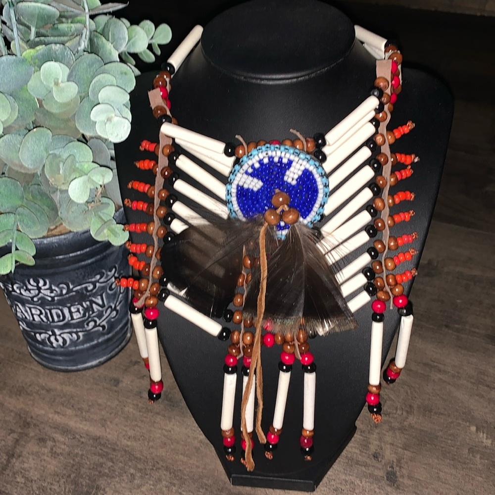 NATIVE INDIAN STYLE WOOD & SEED BEAD NECKLACE